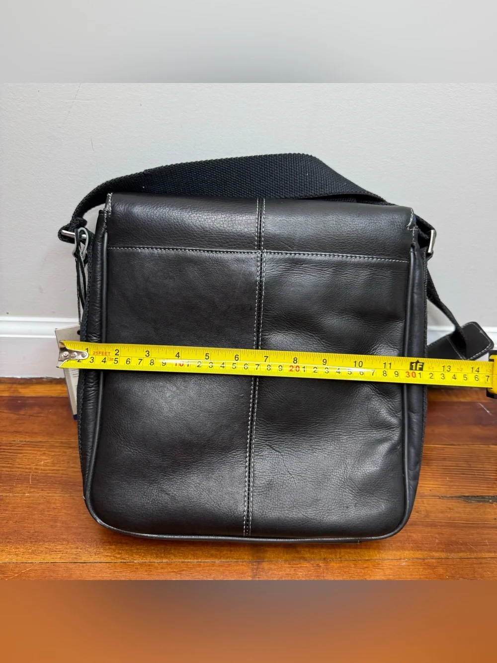Kenneth Cole Reaction Black Leather Crossbody Messenger Bag